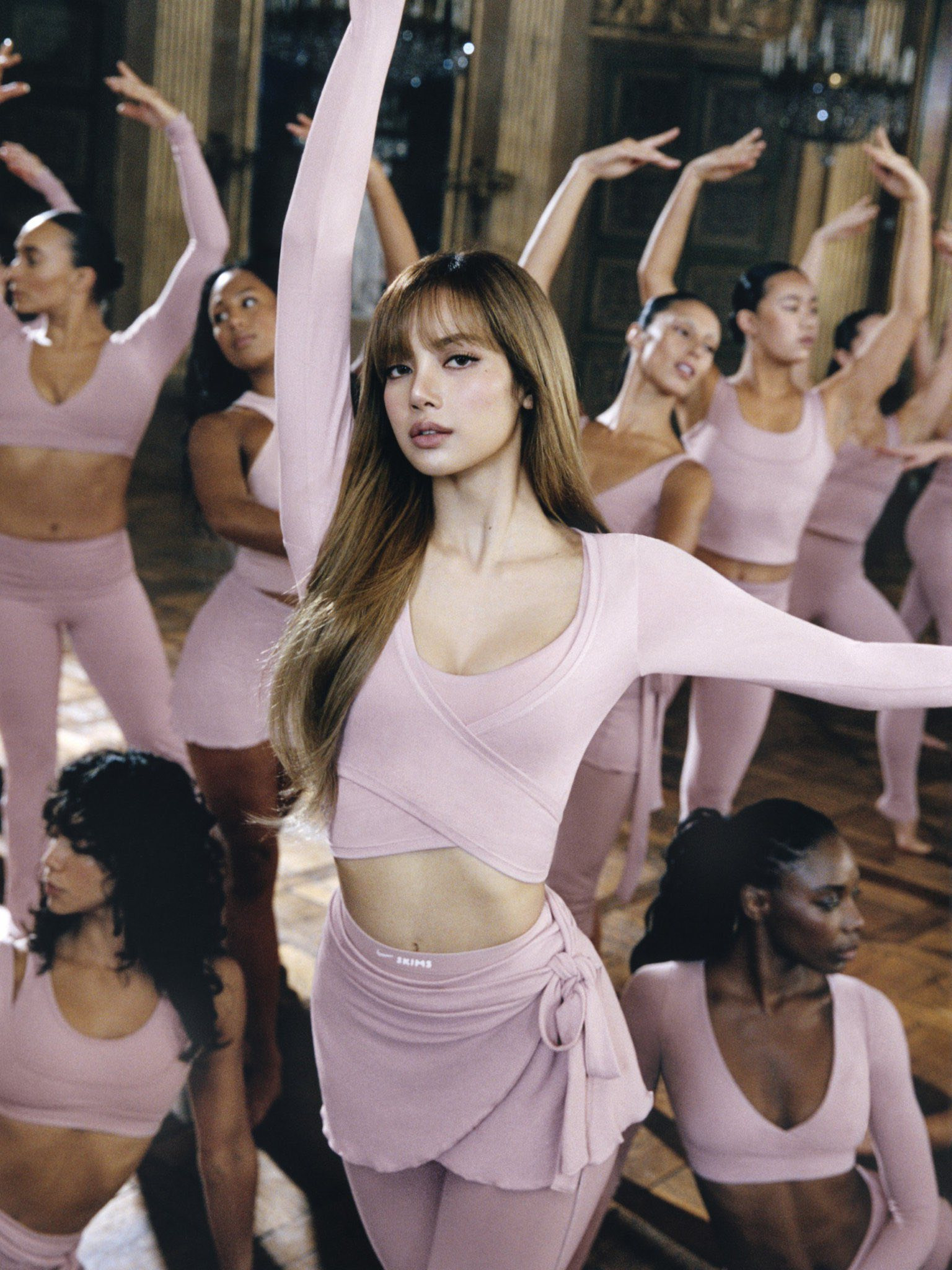content 3735 BLACKPINK ийн Lisa N